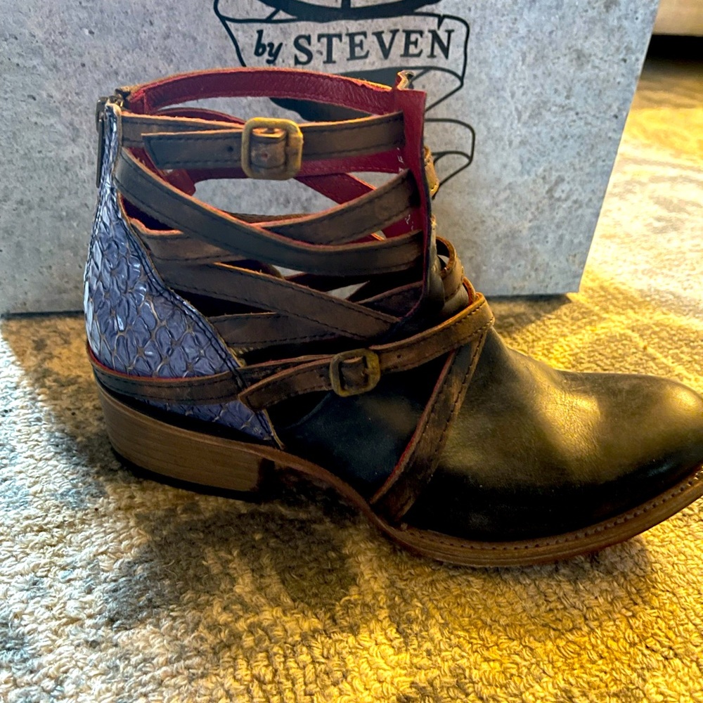 Freebies by Steven Boots
